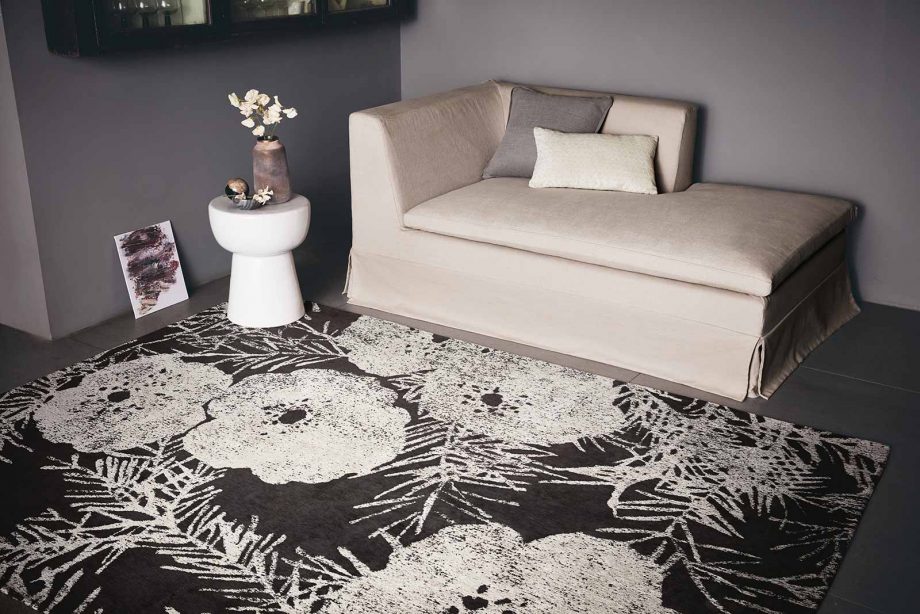 Louis De Poortere tapijt Romo LX 8741 Lomasi Charcoal interior