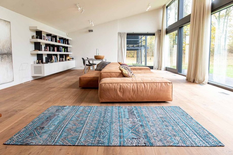 Louis De Poortere tapijt LX 9110 Antiquarian Kilim Zemmuri Blue interior 2