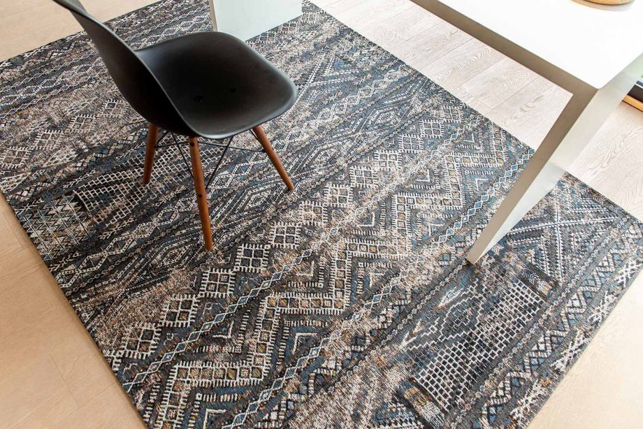 Louis De Poortere tapijt LX 9113 Antiquarian Kilim Black Rabat interior 7