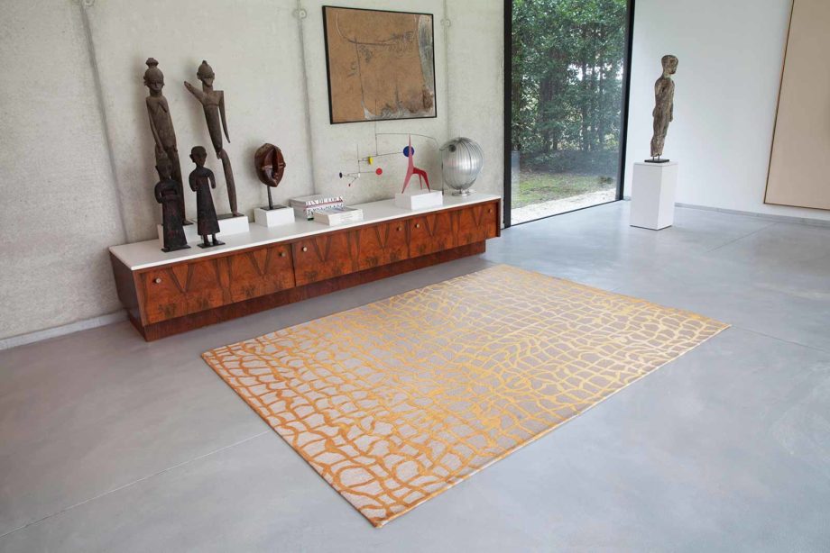 Louis De Poortere tapijt LX 9205 Mad Men Dedalo Yellow Scarab interior 1