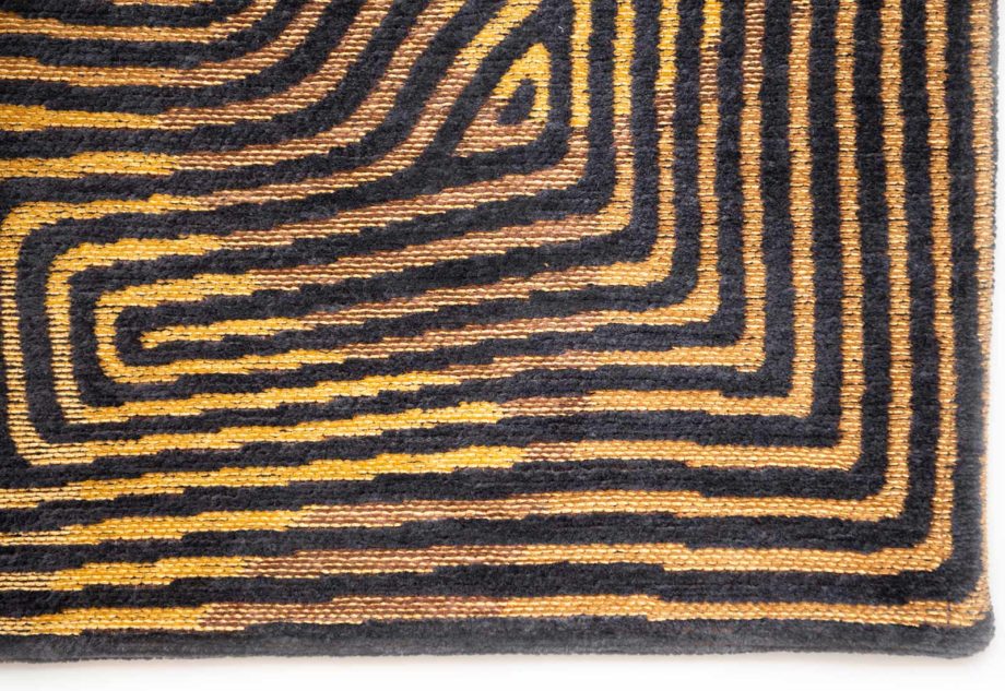 Louis De Poortere tapijt LX 9227 Meditation Coral Black Gold corner
