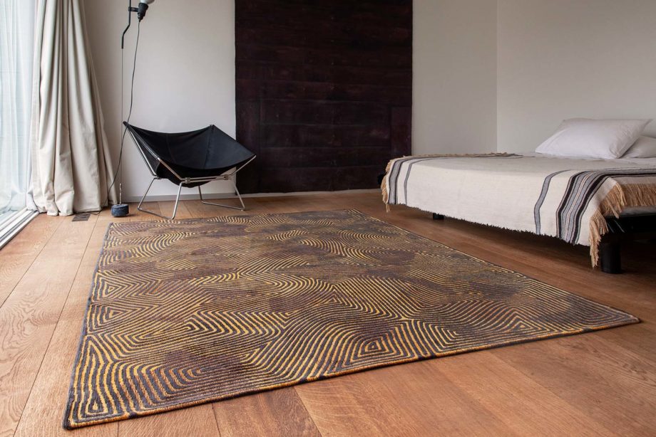 Louis De Poortere tapijt LX 9227 Meditation Coral Black Gold interior 1