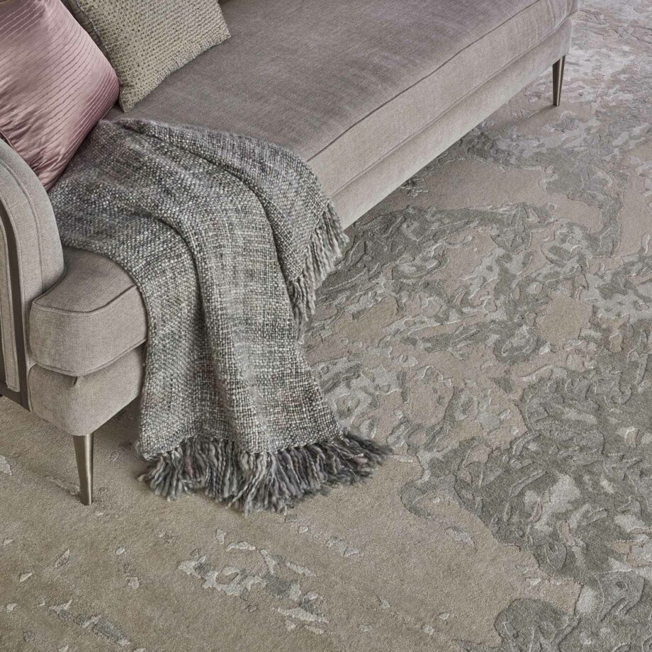 Nourison tapijt Silk Shadows SHA17 SAND 9X12 099446451057 interior 2 C