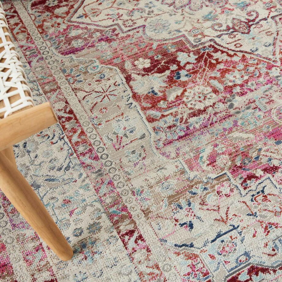 Nourison tapijt Vintage Kashan VKA07 REDIV RED IVORY 5X8 099446812216 interior 2