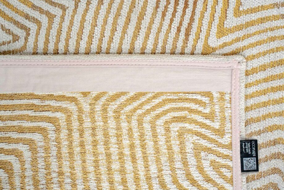 Louis De Poortere tapijt Meditation Coral 9799 Yellowhippy back