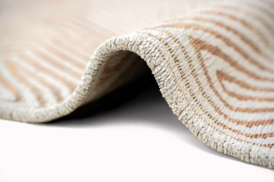 Louis De Poortere tapijt Meditation Coral 9800 Indian Sand upfold